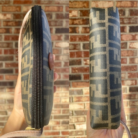 💗Auth💗FENDI Zucca Monogram Wristlet Pouch Wallet Clutch Pochette/Crossbody💫 - Picture 13 of 17